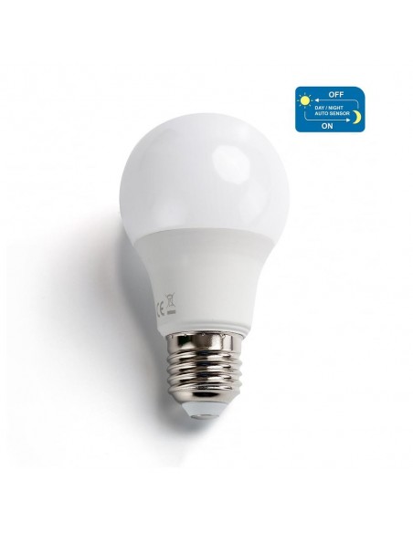 BOMBILLA A60 8W 3000K CON SENSOR CREPUSCULAR