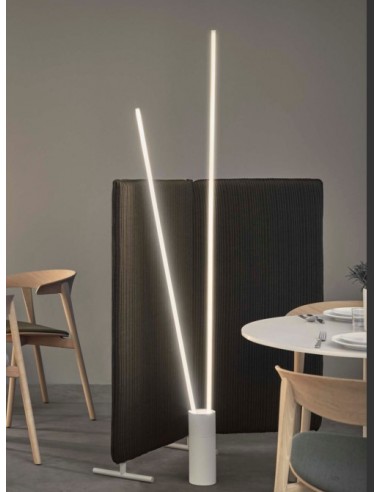 VERTICAL * PIE SALON REGULABLE 44W...